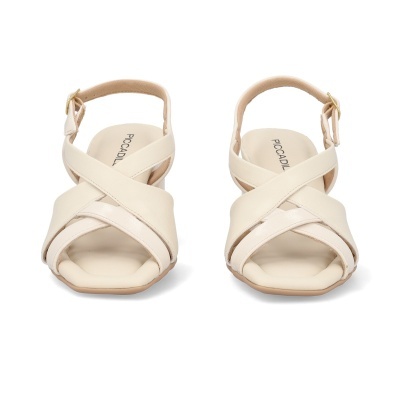 Sandálias femininas creme com tiras cruzadas e fivela dourada, marca PICCADILLY
