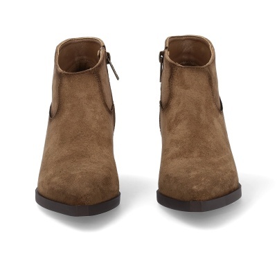 Botins castanhos de camurça com fecho lateral