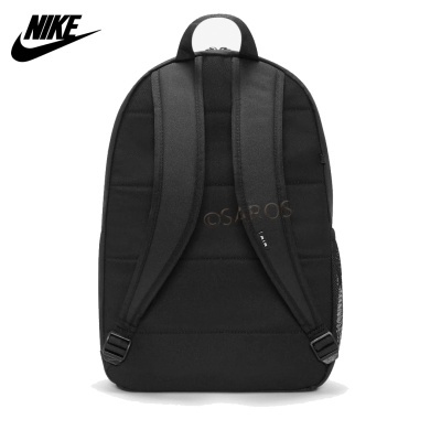 Mochila preta Nike vista de costas