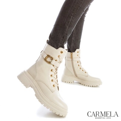 Botas femininas creme com sola grossa e detalhes dourados