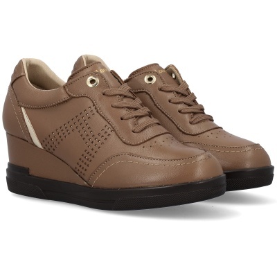 Sapatilhas de cunha castanhas com sola preta e detalhe 'F' perfurado