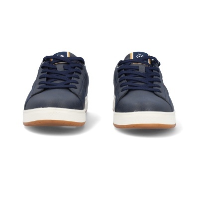 Par de ténis azuis com atacadores e sola branca