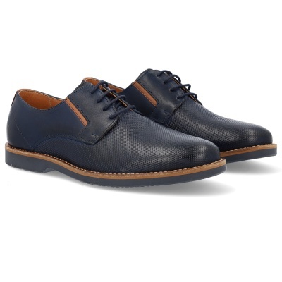 Sapatos de couro azul com detalhes castanhos e textura perfurada