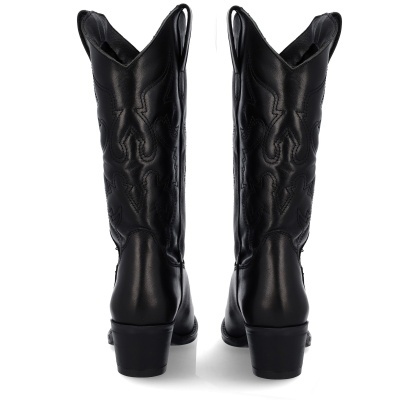 Botas cowboy pretas em pele com bordados decorativos e salto médio