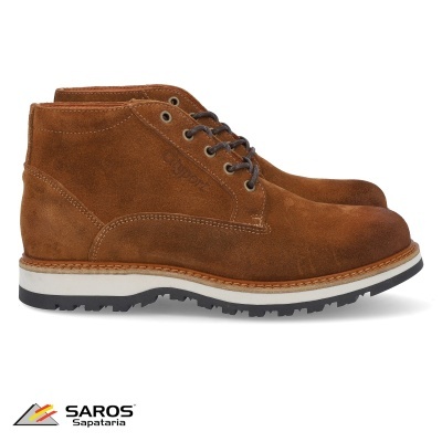 Botas castanhas de camurça com atacadores pretos