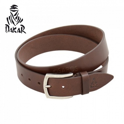 Cinto castanho em pele com fivela prateada e logótipo Dakar