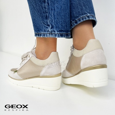 tênis Geox Respira bege e branco com sola branca e detalhes dourados