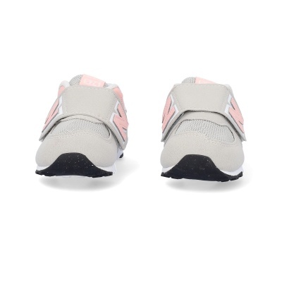Sapatilhas infantis New Balance cinza claro com rosa e branco, vista frontal