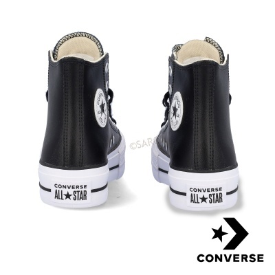 Tênis Converse All Star pretos cano alto com sola branca e logo em preto