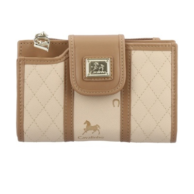 Carteira bege e camel Cavalinho com textura matelassê e placa metálica