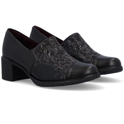 Sapatos pretos de salto médio com padrão texturizado cinza