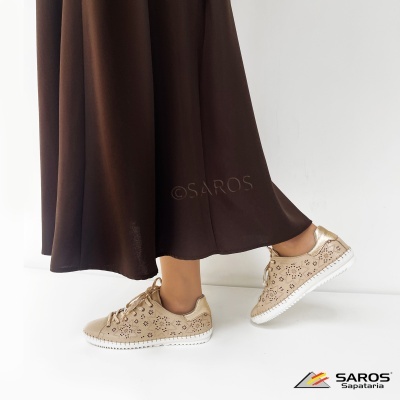 Tênis femininos bege com padrão floral e sola branca