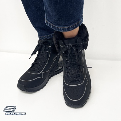 Ténis pretos de cano alto Skechers com forro de pelo e atacadores