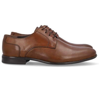 Sapatos masculinos castanhos de pele com atacadores e biqueira perfurada