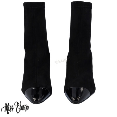 Botins pretos com biqueira em verniz preto e tecido elástico