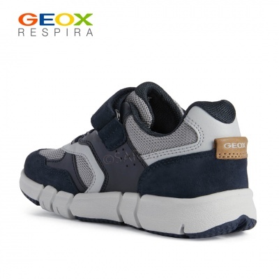 Tênis desportivo GEOX azul e cinza com sola branca e tiras de velcro
