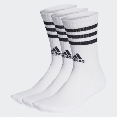 Três pares de meias desportivas brancas com riscas pretas e logo Adidas