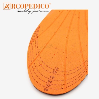 Palmilha laranja com numeração e texto Arcopedico