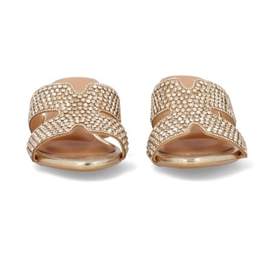 Sandálias douradas com brilhantes e sola castanha