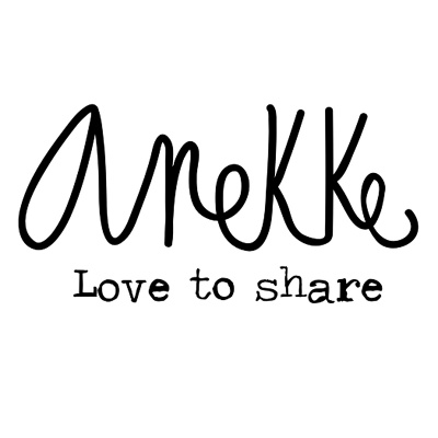 Logotipo com texto Anekke Love to share em preto