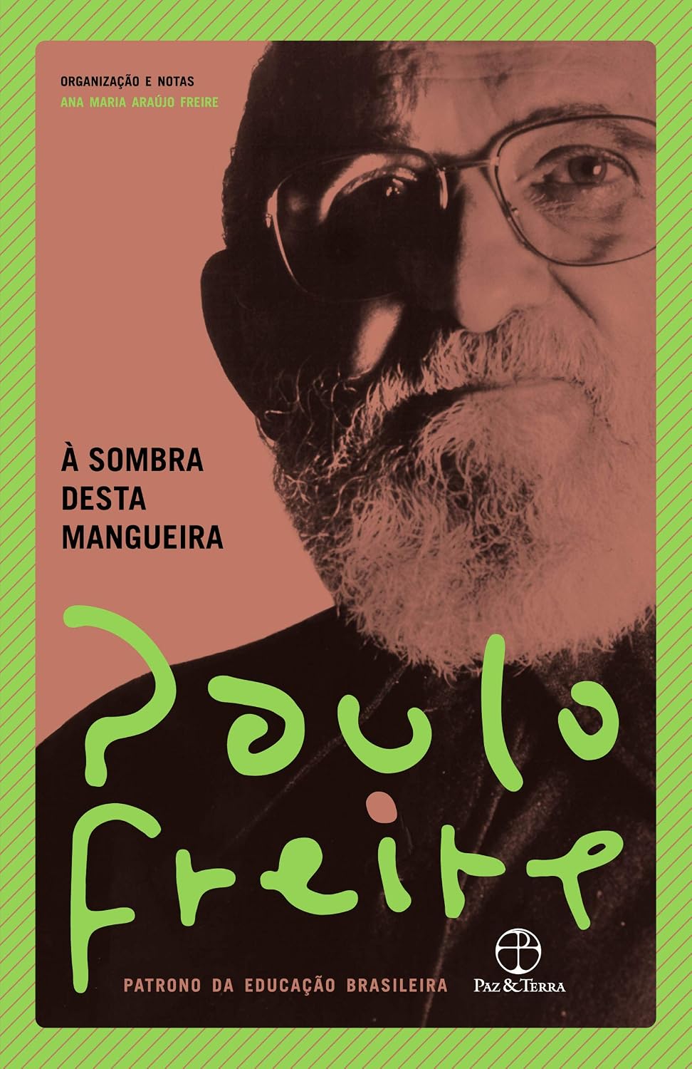 À Sombra Desta Mangueira Capa de livro com foto de homem idoso e textos em verde e preto