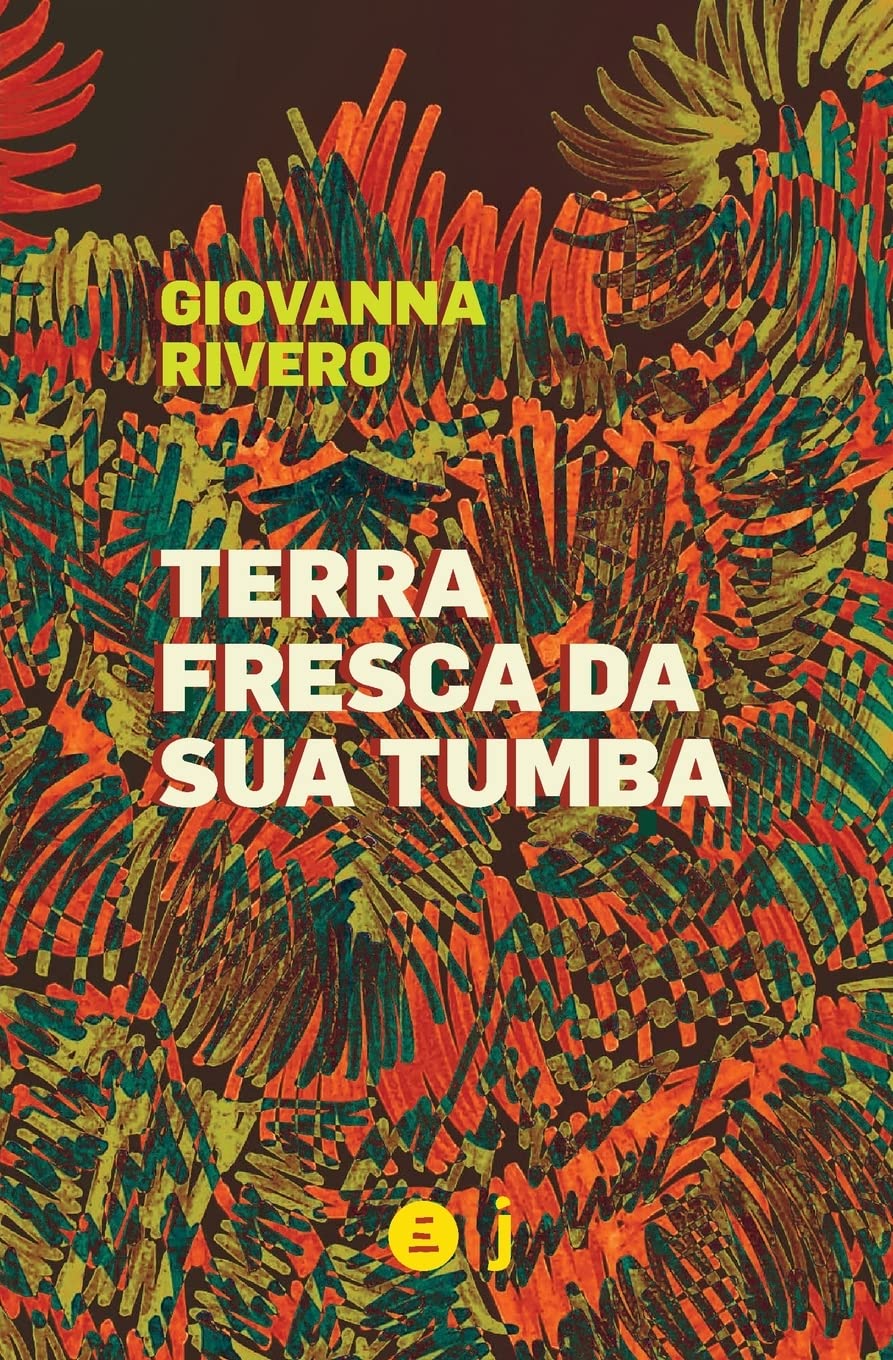 A Terra Fresca de Sua Tumba Capa de livro com padrão abstrato em tons de laranja, verde e castanho e texto em destaque.
