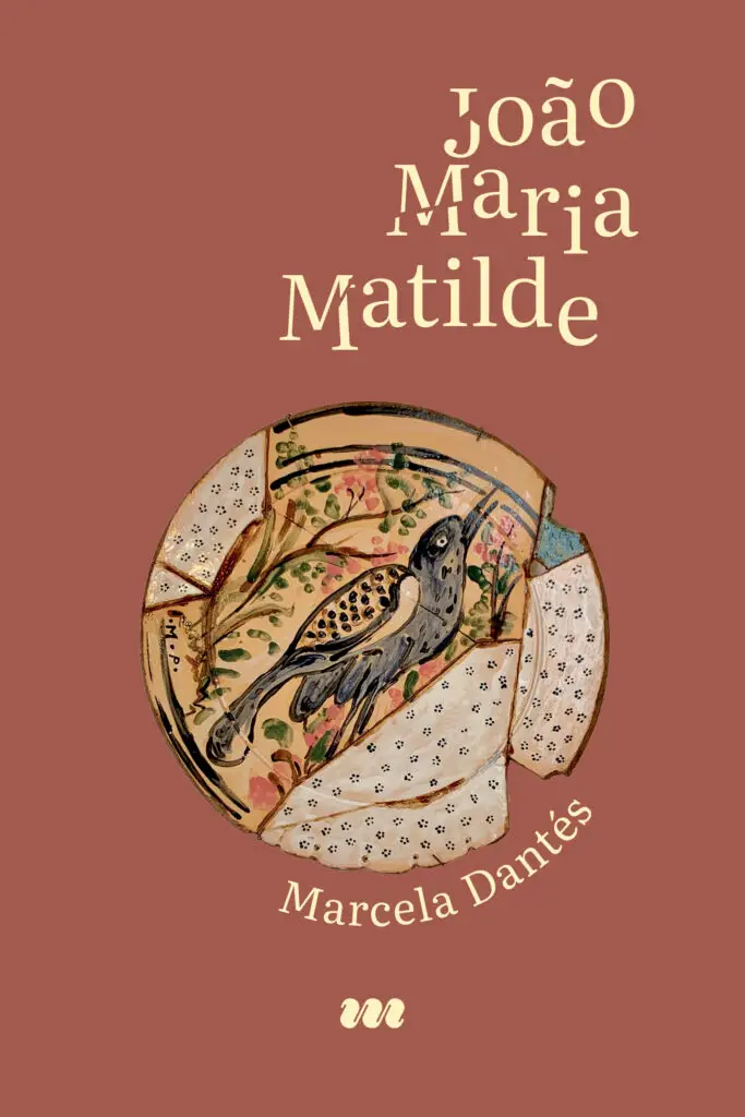 João Maria Matilde Capa de livro castanha com prato cerâmico partido e texto