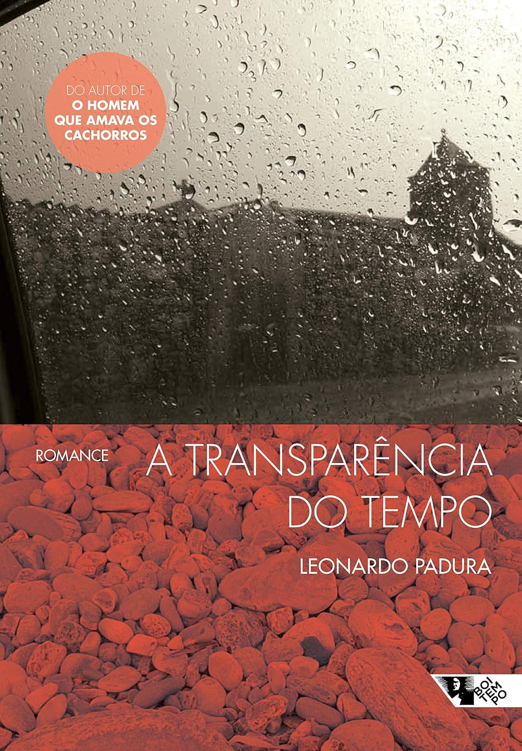 A Transparência do Tempo Capa de livro A Transparência do Tempo com imagem de janela molhada por chuva e pedras vermelhas