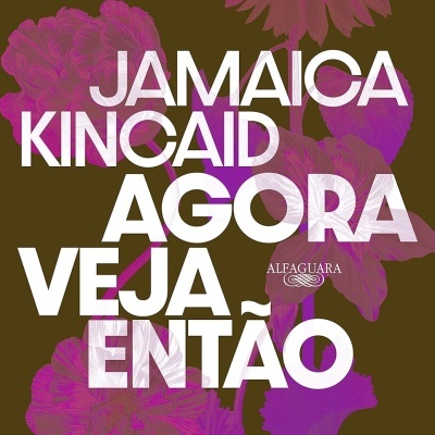 Capa de livro com fundo castanho, flores rosas e texto branco