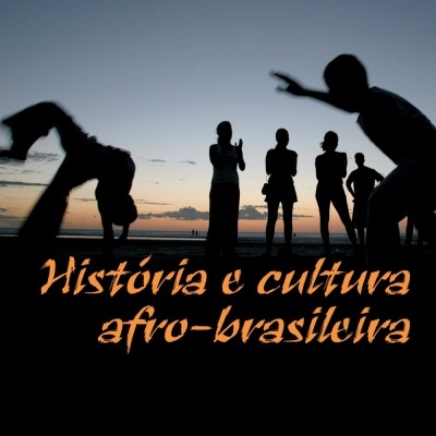 Livro com título História e cultura afro-brasileira, autor Regiane Augusto de Mattos, silhuetas de pessoas em pose ao pôr do sol.