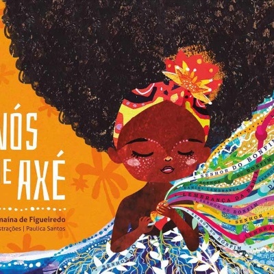 Capa de livro ilustrada com menina de cabelo afro e faixas coloridas saindo de objeto