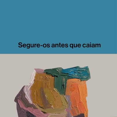 Capa de livro azul e cinza com texto preto e pintura abstrata colorida