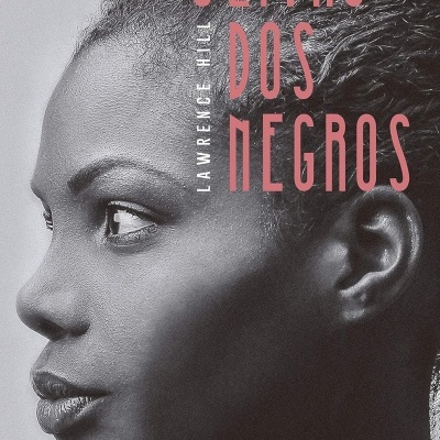 Capa de livro O Livro dos Negros com fotografia de perfil de uma mulher negra.