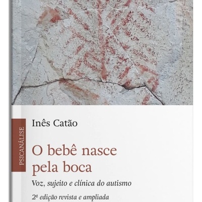 Capa do livro O bebê nasce pela boca de Inês Catão com imagem de pedra e pintura rupestre