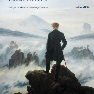 Capa do livro Viagem ao Harz com uma figura masculina de costas em paisagem montanhosa enevoada.