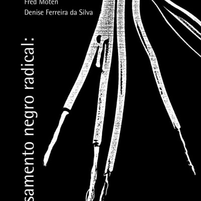Capa de livro preto com raízes brancas e texto em português