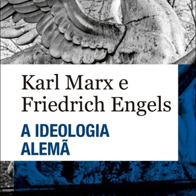 Capa do livro A Ideologia Alemã com escultura de pedra de uma criatura alada