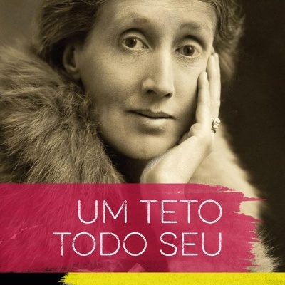 Capa de livro com fotografia de mulher com casaco de pelo, texto UM TETO TODO SEU e autor Virginia Woolf.