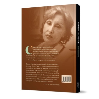 Capa de livro castanha com foto de mulher em sépia e texto em português
