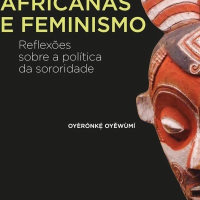 Capa de livro Mulheres Africanas e Feminismo com máscara africana