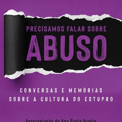 Capa de livro Roxane Gay Precisamos falar sobre abuso com fundo roxo e faixa preta rasgada.