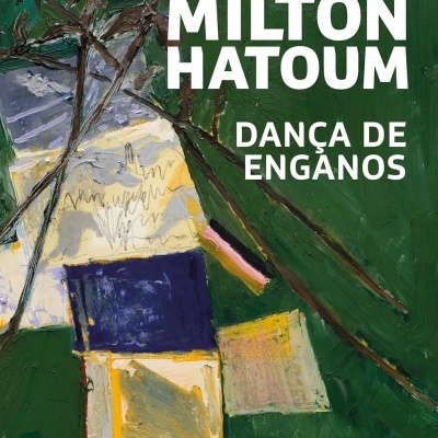 Capa de livro com fundo verde, texto em branco e pintura abstrata com flores roxas.