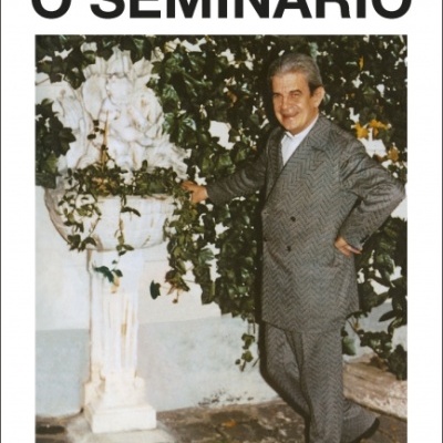 Capa do livro O SEMINÁRIO de Jacques Lacan com imagem de homem e escultura
