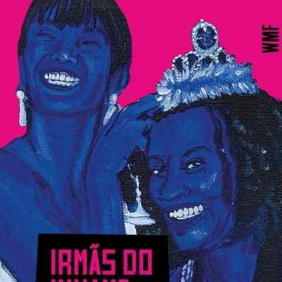 Capa de livro rosa com ilustração azul de duas mulheres sorridentes e texto em português