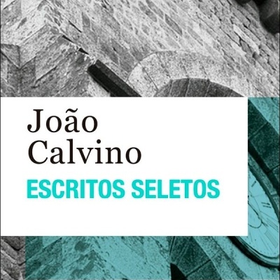Capa de livro com título e autor sobre fundo de muro de pedra cinzenta com relógio
