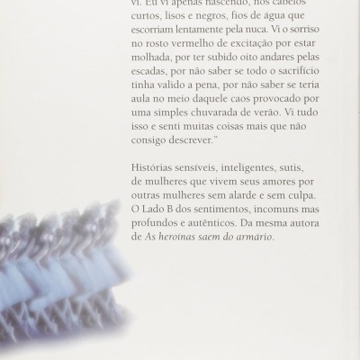 Capa traseira de livro com texto e código de barras