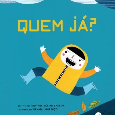 Capa de livro infantil azul com criança a saltar de capuz amarelo e texto QUEM JÁ?