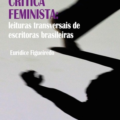 Capa de livro título POR UMA CRÍTICA FEMINISTA com silhueta de braços no fundo