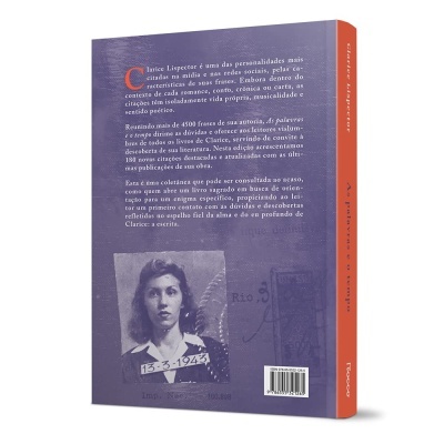 Livro com capa roxa e lombada laranja com texto e fotografia em preto e branco