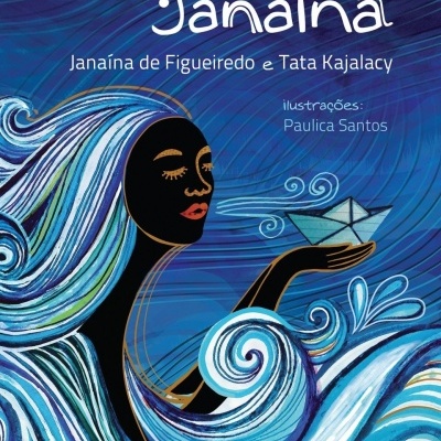 Capa de livro ilustrada com figura feminina de pele preta e cabelo azul segurando barquinho de papel